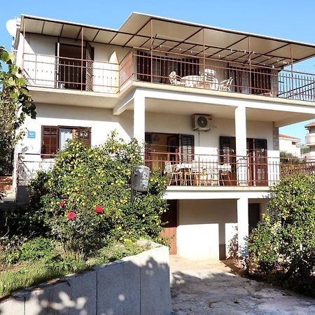 Apartman Gilan เซเกต วรันยีชา ภายนอก รูปภาพ
