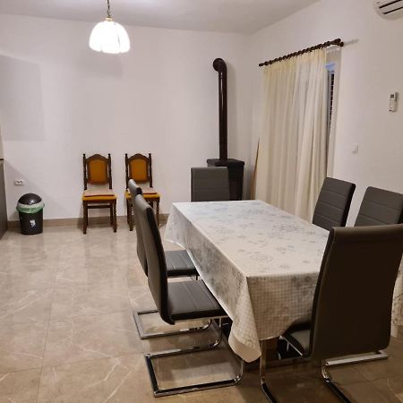 Apartman Gilan เซเกต วรันยีชา ภายนอก รูปภาพ
