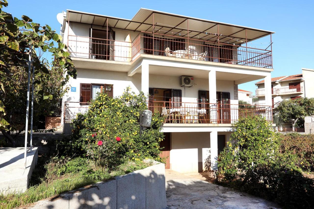 Apartman Gilan เซเกต วรันยีชา ภายนอก รูปภาพ