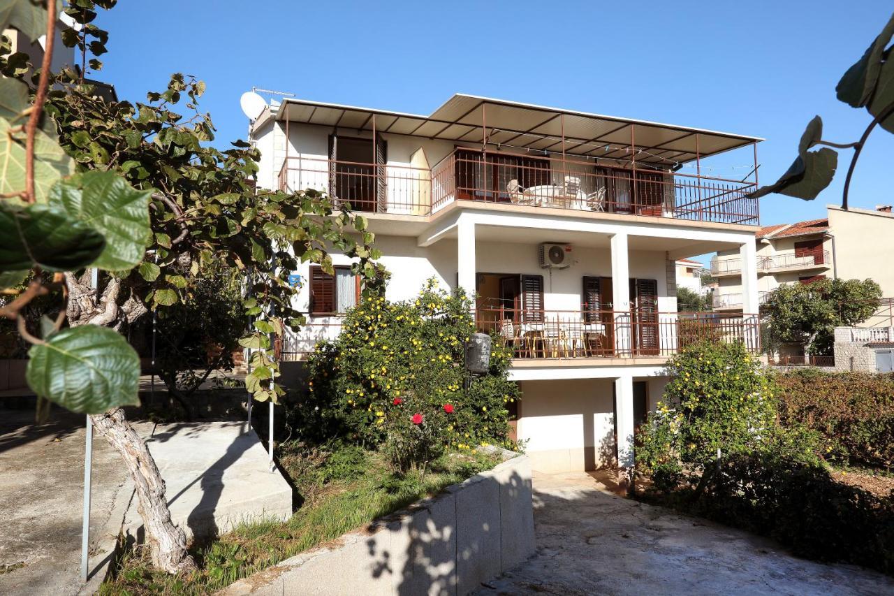 Apartman Gilan เซเกต วรันยีชา ภายนอก รูปภาพ