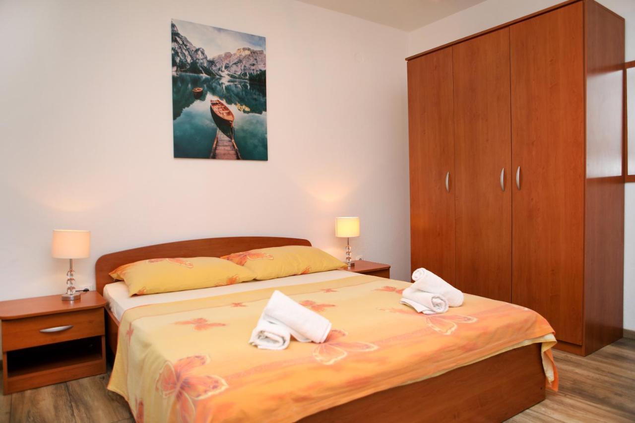 Apartman Gilan เซเกต วรันยีชา ภายนอก รูปภาพ