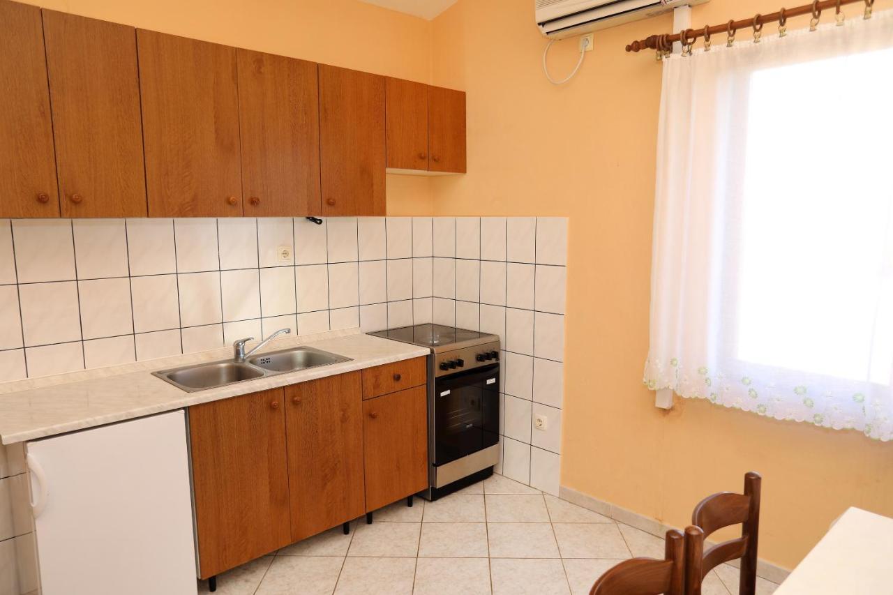 Apartman Gilan เซเกต วรันยีชา ภายนอก รูปภาพ