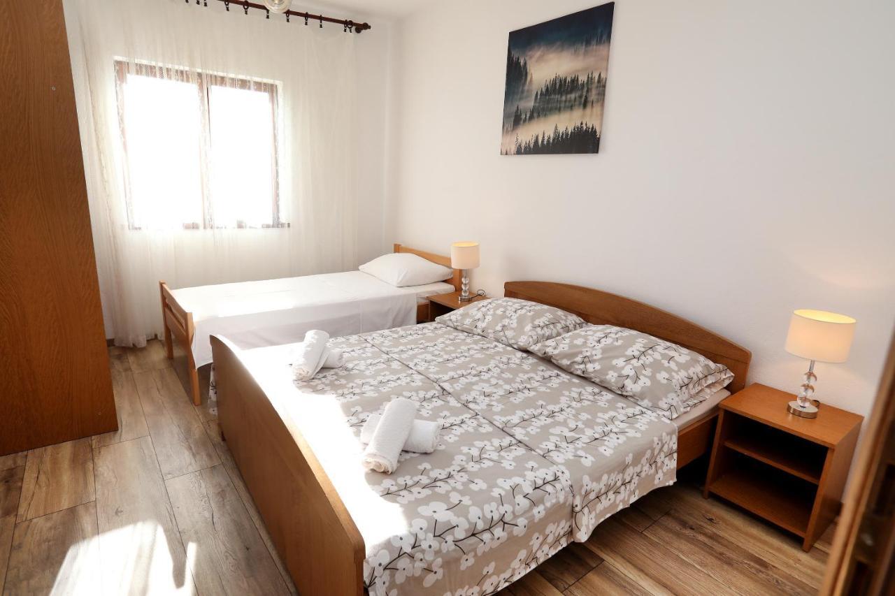 Apartman Gilan เซเกต วรันยีชา ภายนอก รูปภาพ