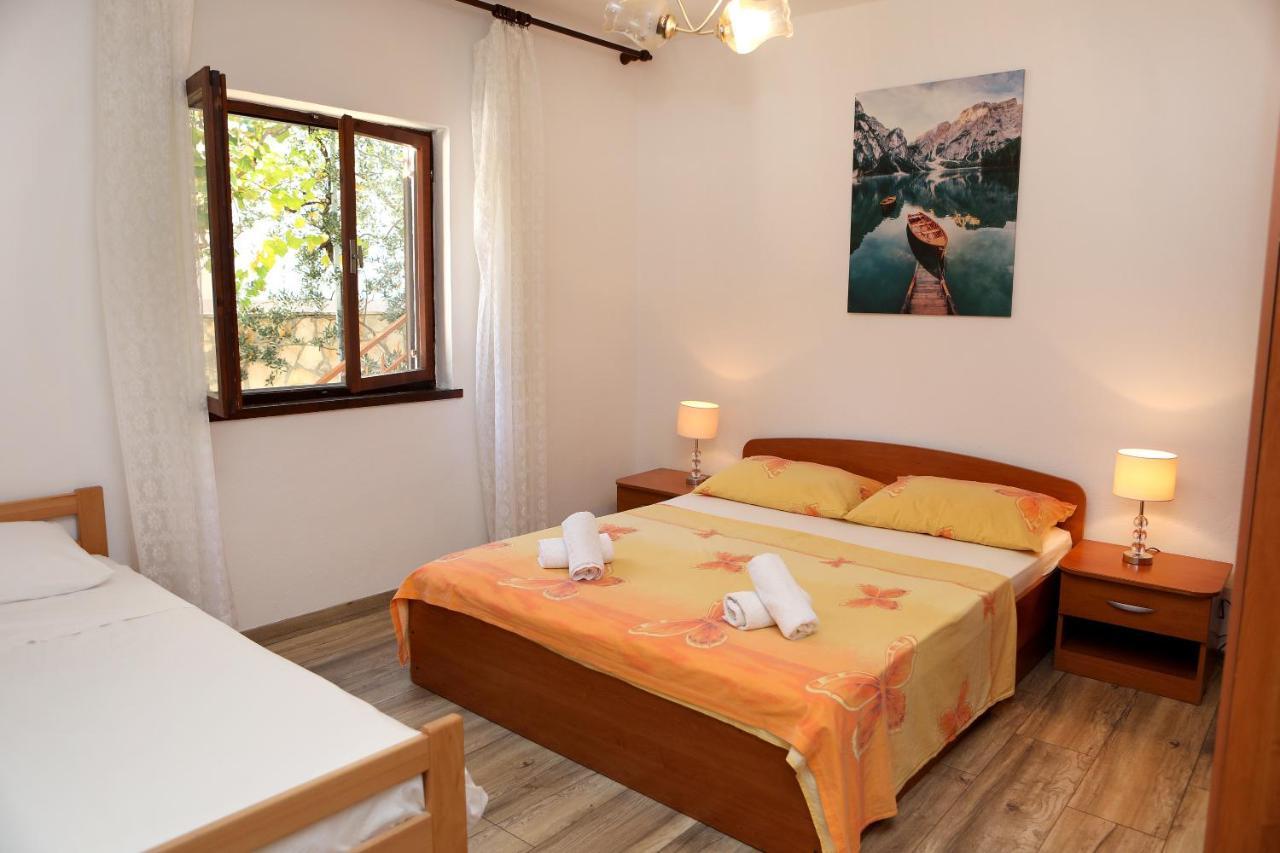 Apartman Gilan เซเกต วรันยีชา ภายนอก รูปภาพ