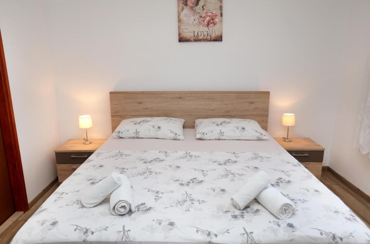 Apartman Gilan เซเกต วรันยีชา ภายนอก รูปภาพ