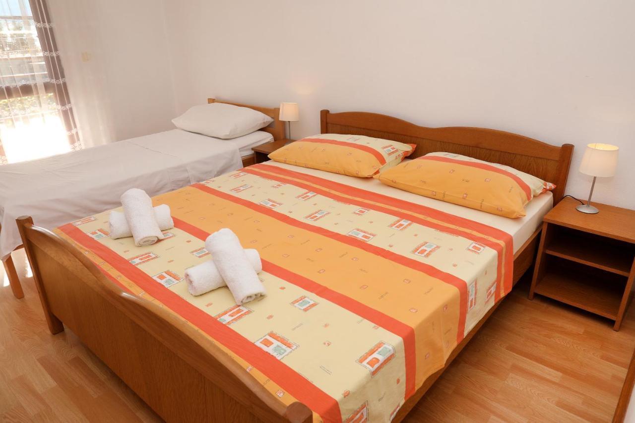 Apartman Gilan เซเกต วรันยีชา ภายนอก รูปภาพ