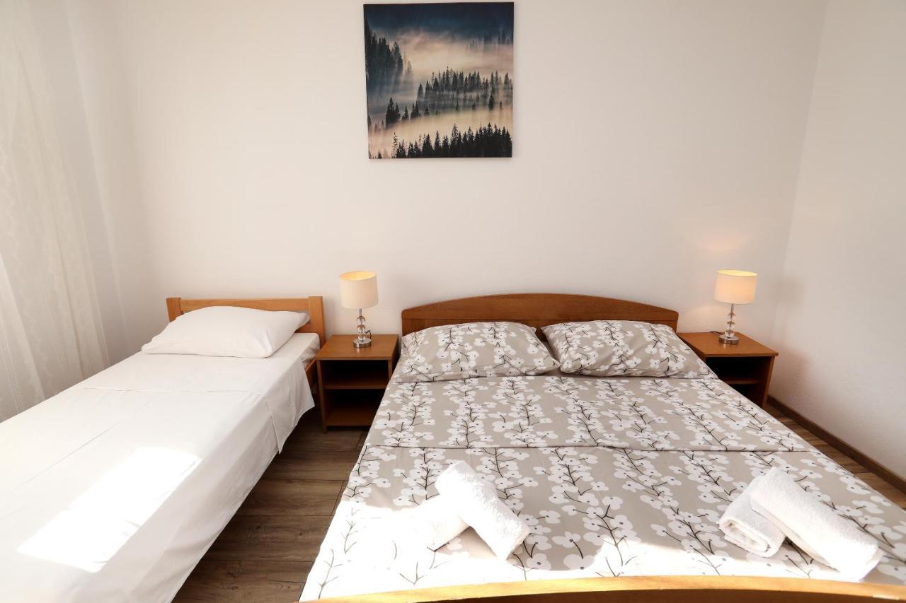 Apartman Gilan เซเกต วรันยีชา ภายนอก รูปภาพ