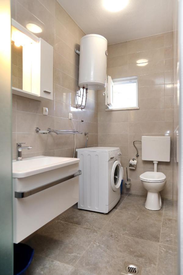 Apartman Gilan เซเกต วรันยีชา ภายนอก รูปภาพ