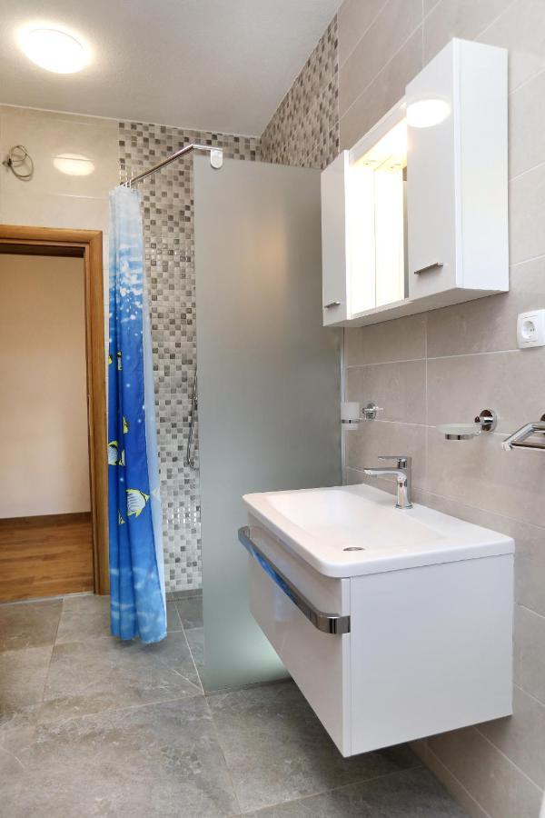 Apartman Gilan เซเกต วรันยีชา ภายนอก รูปภาพ