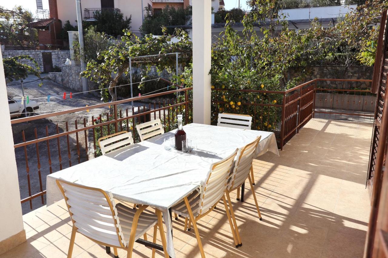 Apartman Gilan เซเกต วรันยีชา ภายนอก รูปภาพ