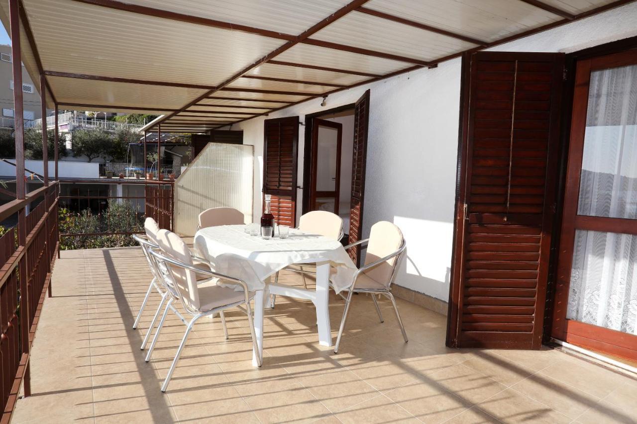 Apartman Gilan เซเกต วรันยีชา ภายนอก รูปภาพ