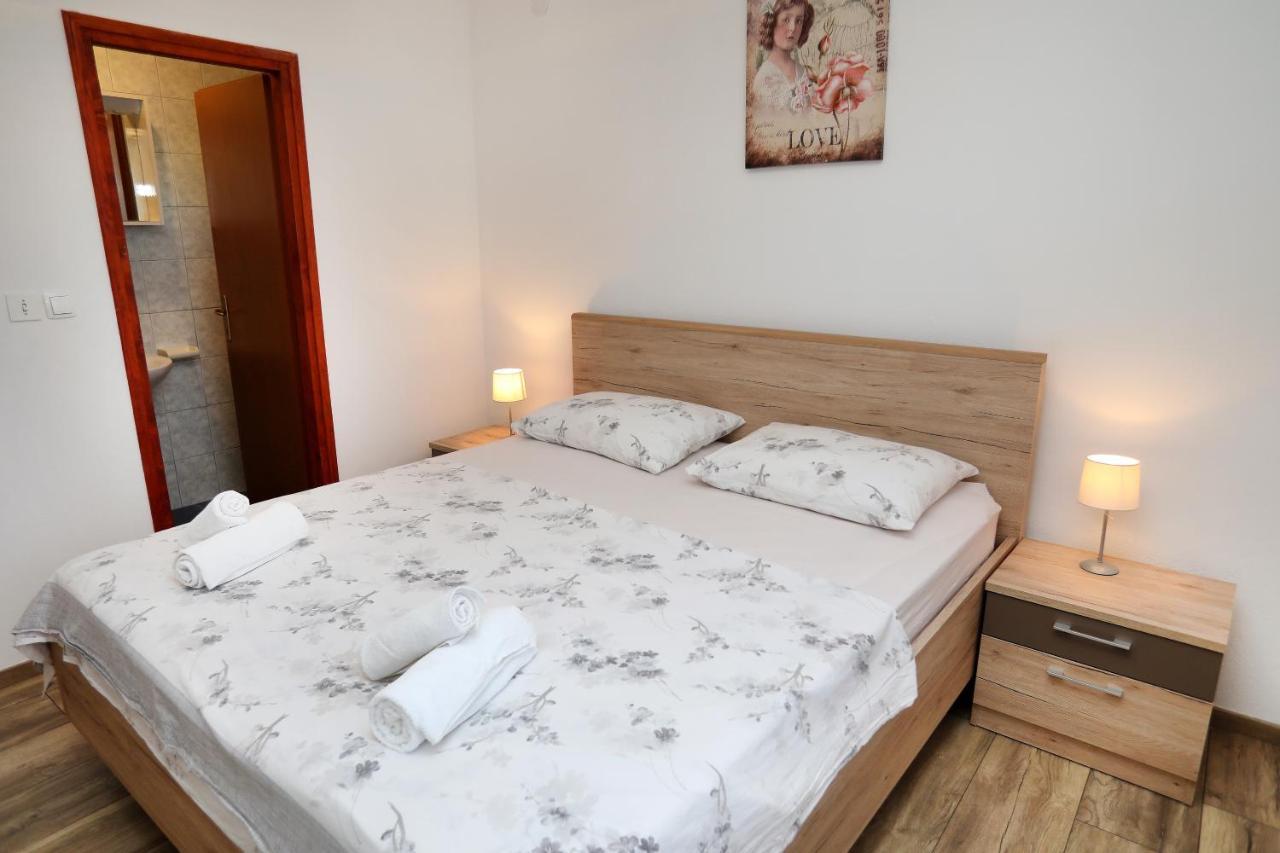 Apartman Gilan เซเกต วรันยีชา ภายนอก รูปภาพ