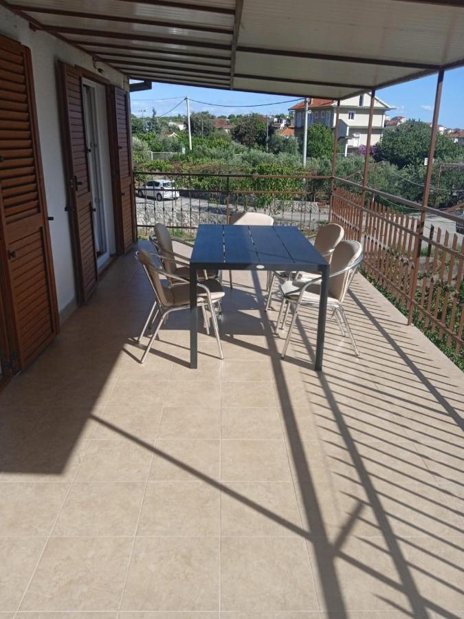 Apartman Gilan เซเกต วรันยีชา ภายนอก รูปภาพ
